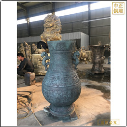 室外(wài)小(xiǎo)型銅花瓶鑄造廠家