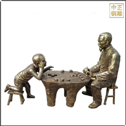 下(xià)象棋民俗雕塑