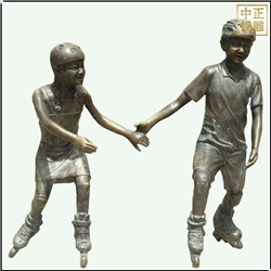 小(xiǎo)孩溜冰銅雕塑