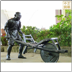 古代推車(chē)銅雕塑