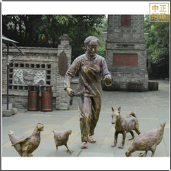 喂雞人物(wù)銅雕塑
