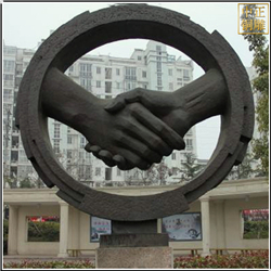 大(dà)型廣場握手銅雕塑