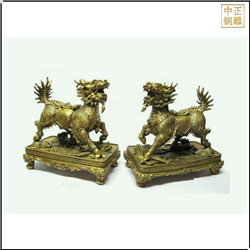 小(xiǎo)型桌擺銅麒麟雕塑