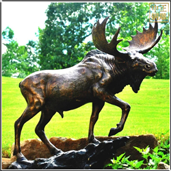 大(dà)型駝鹿雕塑鑄造