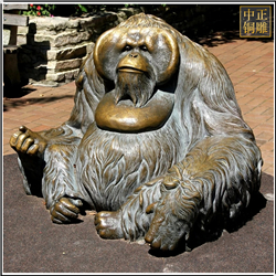 公園景觀大(dà)猩猩銅雕塑